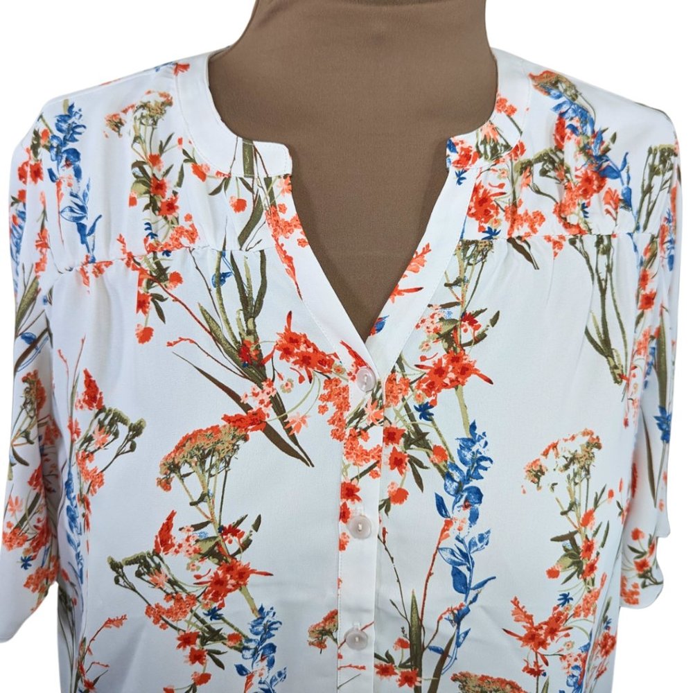 Chico's 2 (XL) NWT White Floral Short Sleeve Button Front V-Neck Blouse - Picture 5 of 9